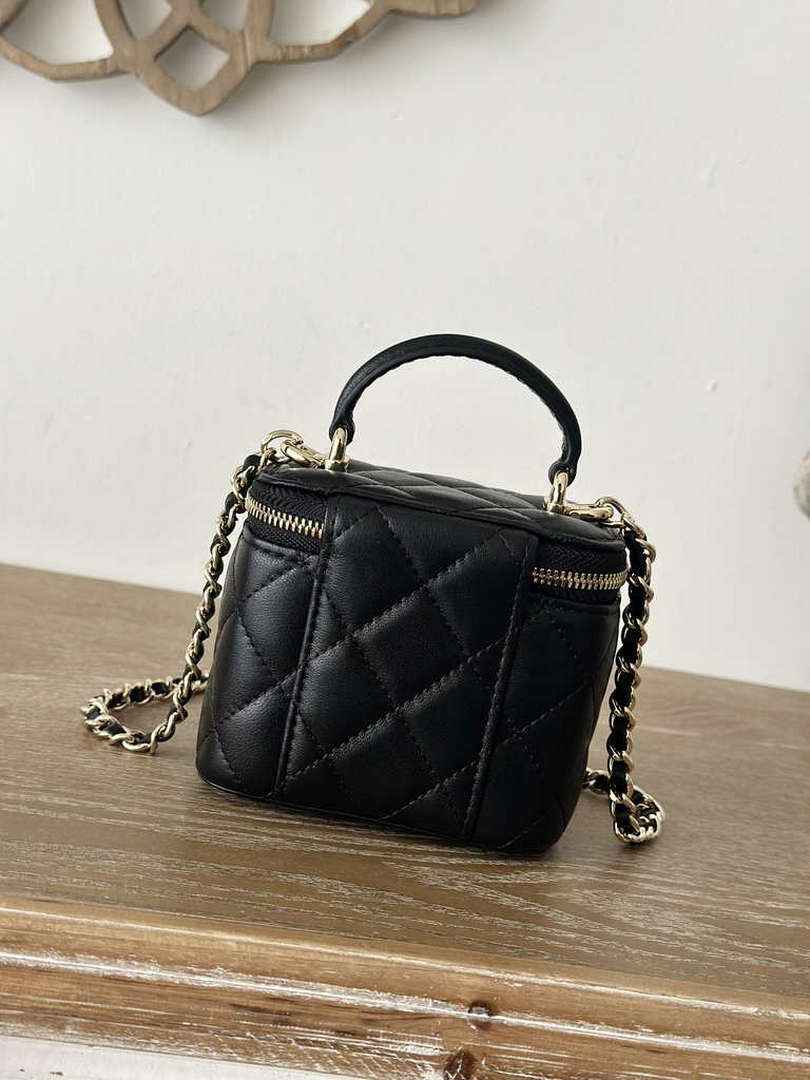 Chanel Vanity Case, 66020 black lambskin