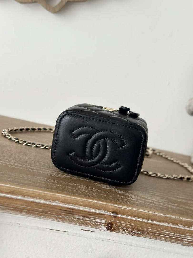 Chanel Vanity Case, 66020 black lambskin
