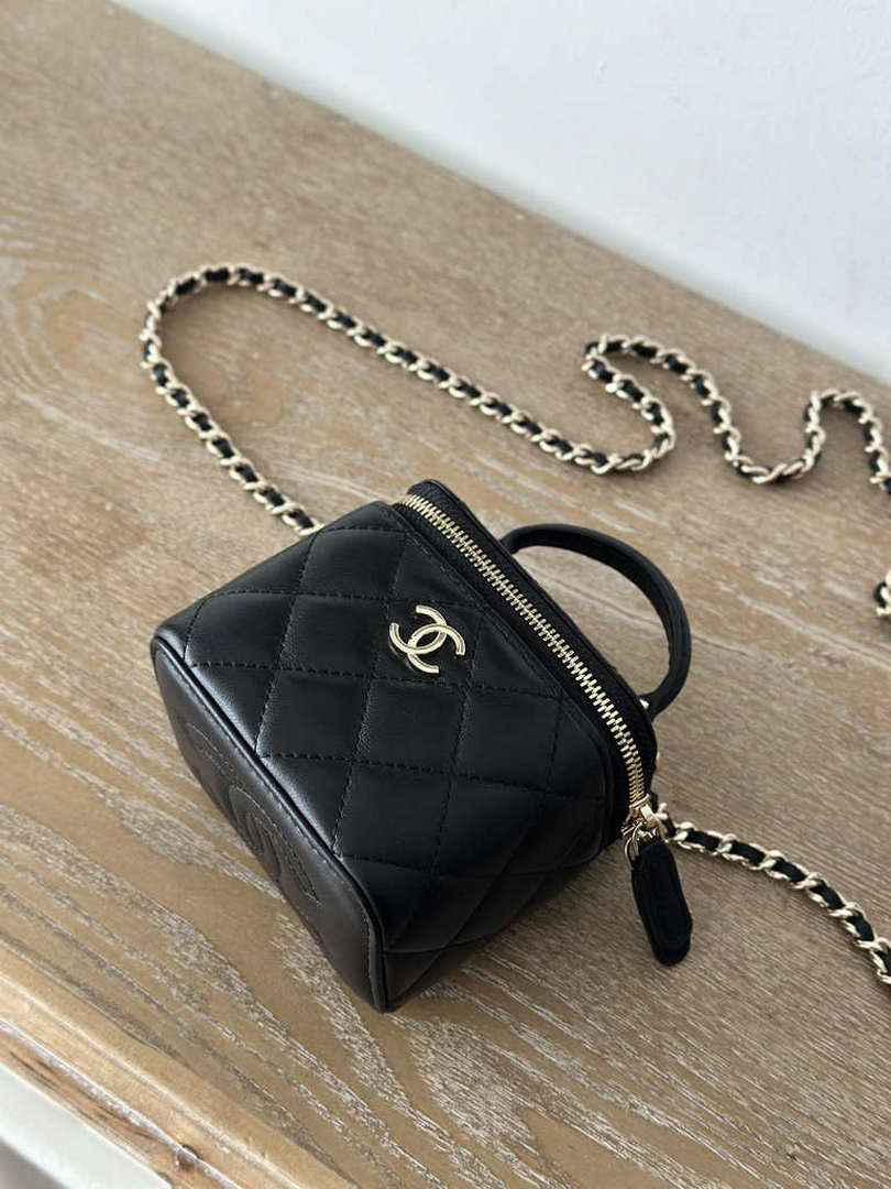Chanel Vanity Case, 66020 black lambskin