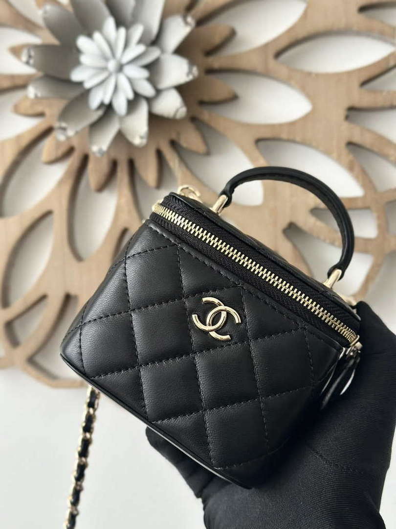 Chanel Vanity Case, 66020 black lambskin