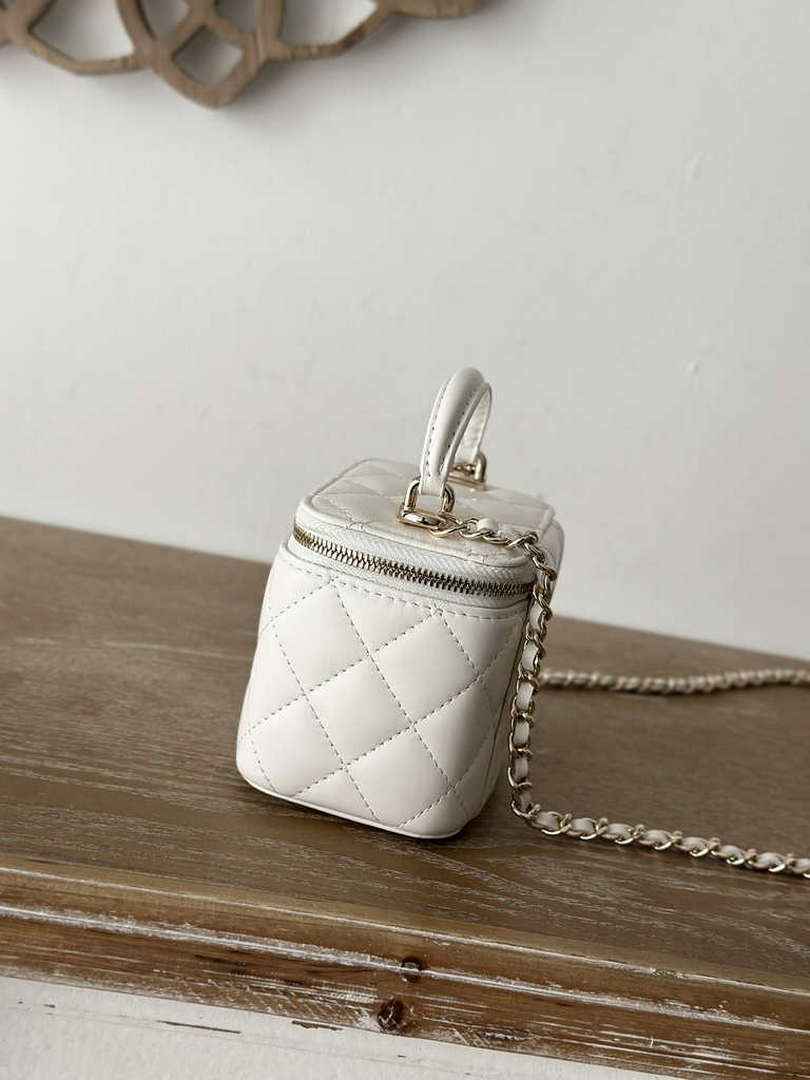 Chanel Vanity Case, 66020 white lambskin