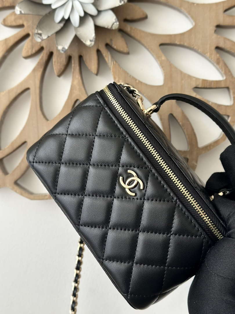 Chanel Vanity Case, 66021 black lambskin