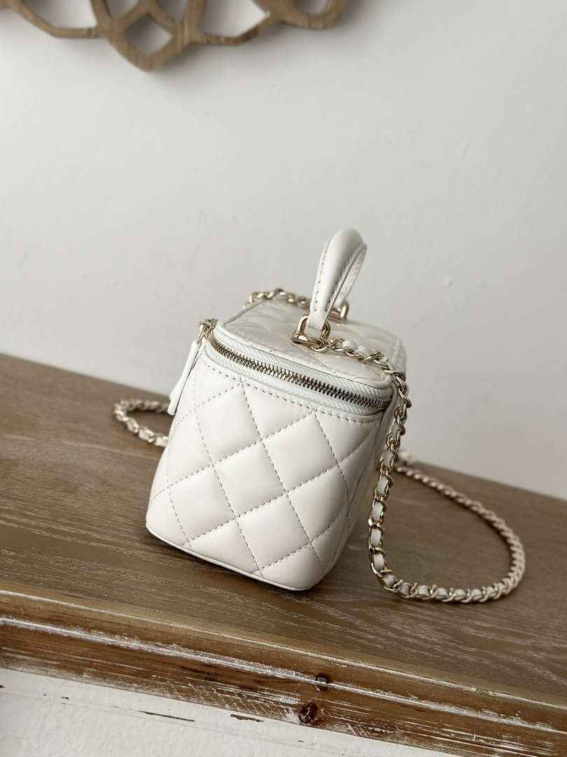 Chanel Vanity Case, 66021 white lambskin