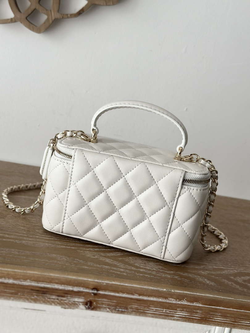 Chanel Vanity Case, 66021 white lambskin