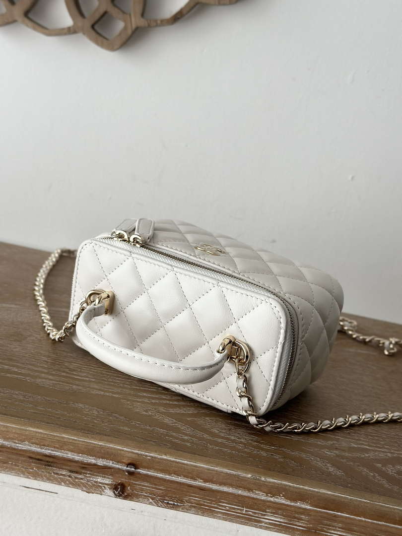 Chanel Vanity Case, 66021 white lambskin