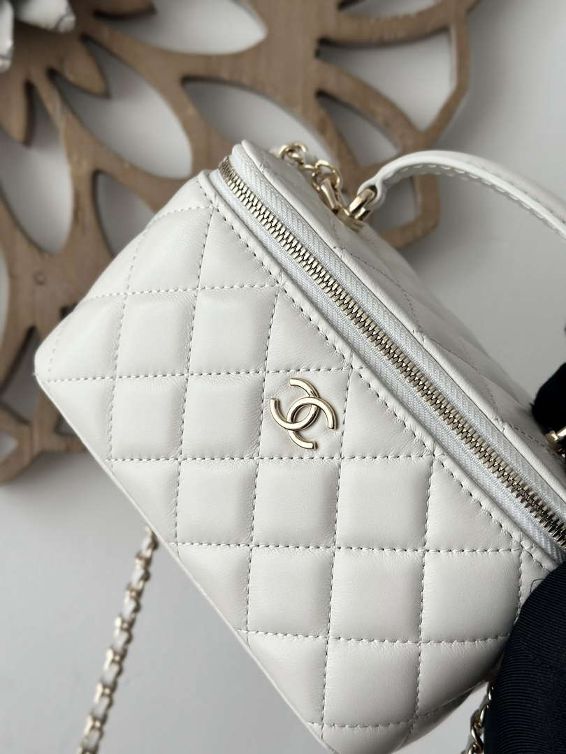 Chanel Vanity Case, 66021 white lambskin