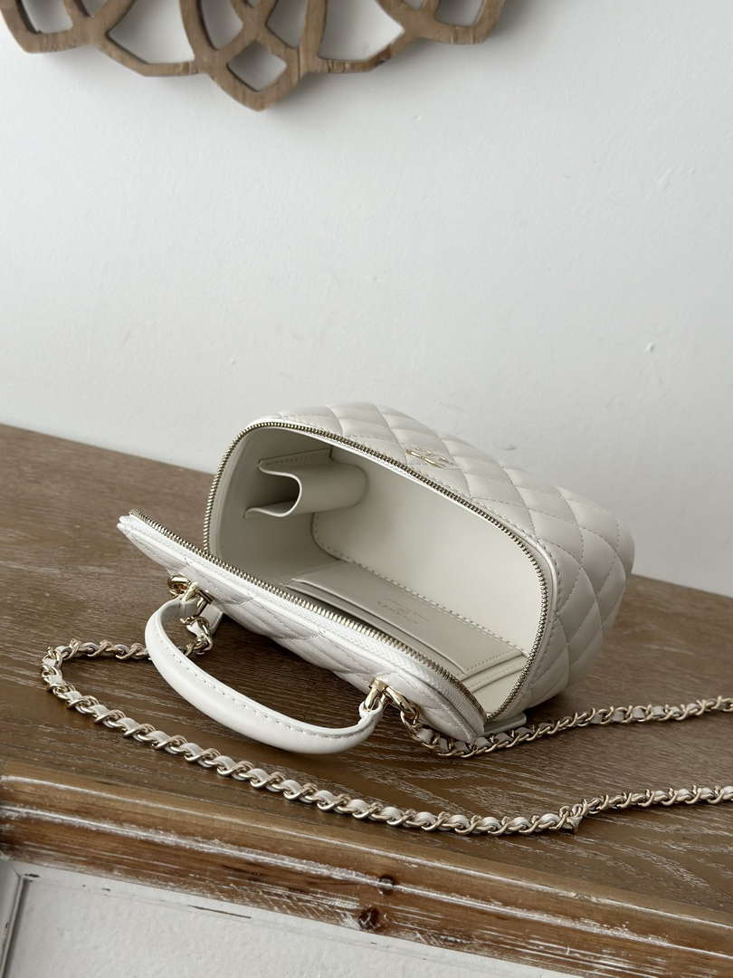 Chanel Vanity Case, 66021 white lambskin