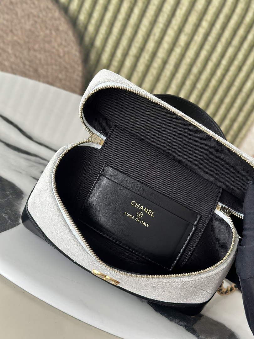 Chanel Vanity with Chain Mini | AP5186 White Suede Bag