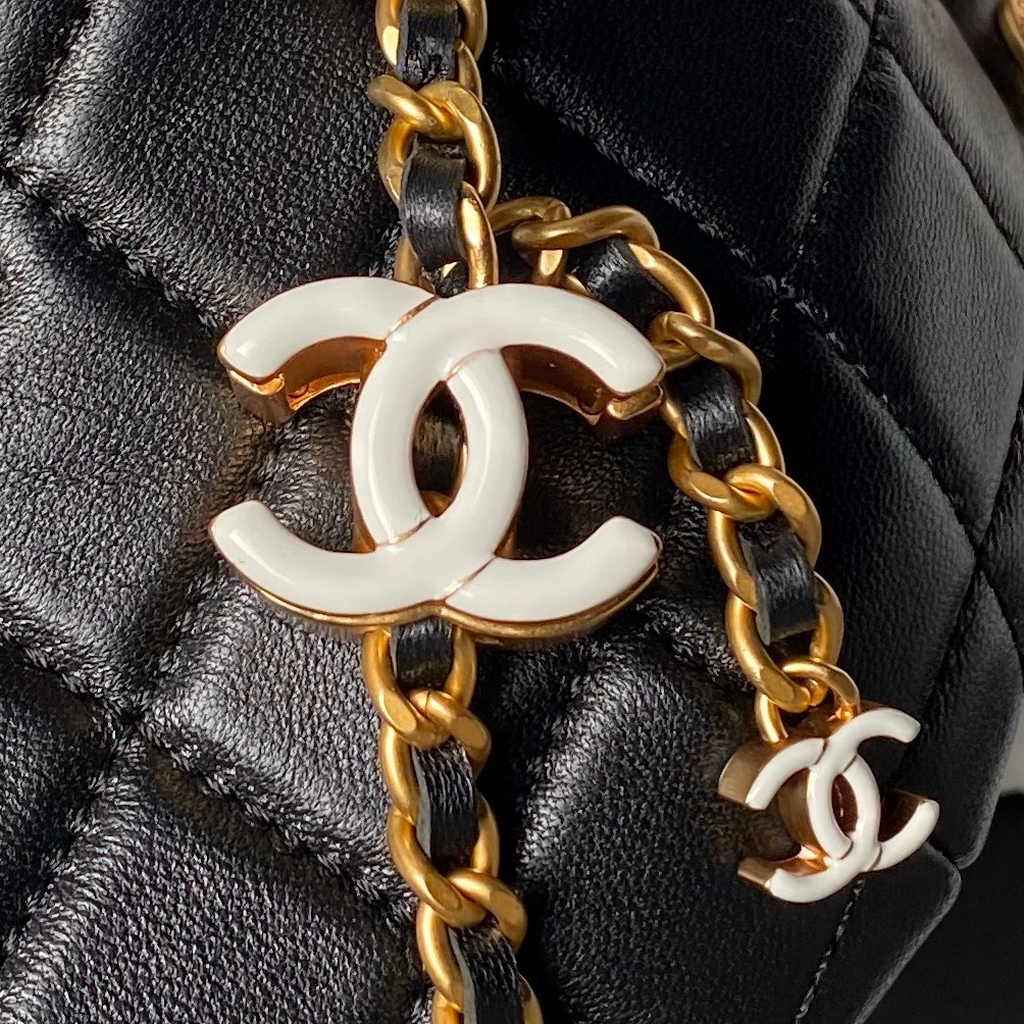 Chanel Waist bag, AP4113 Black Shiny lambskin