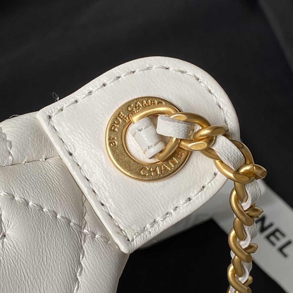 Chanel Waist bag, AP4113 White Shiny lambskin