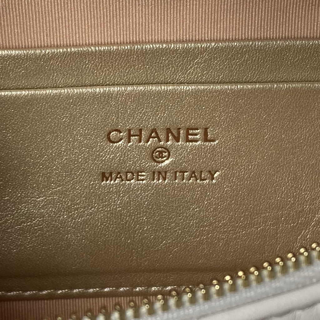 Chanel Waist bag, AP4113 White Shiny lambskin