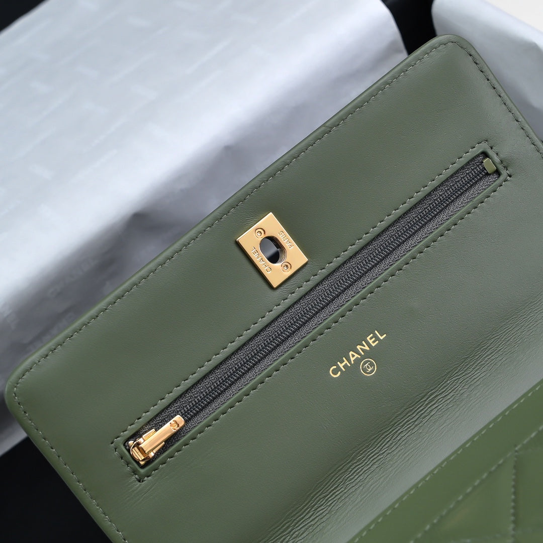 Chanel Wallet on chain, AP4166 Lambskin Green