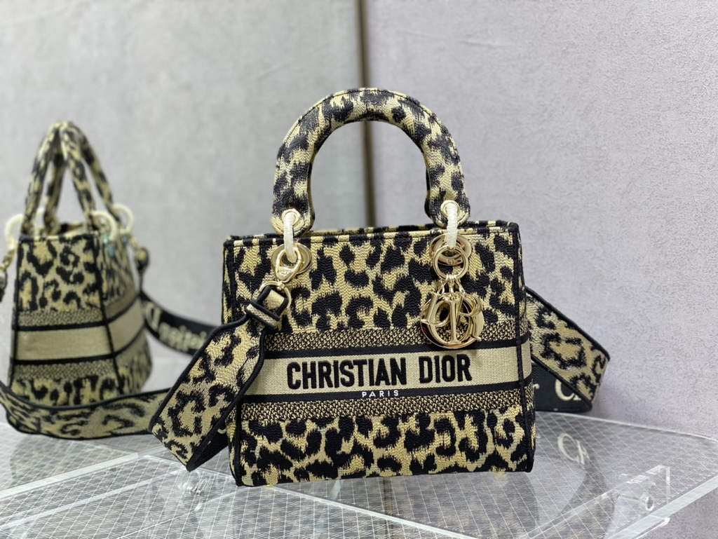Dior M0565 Medium Lady D-Lite Bag Beige Multicolor Mizza - Default Title - View 1