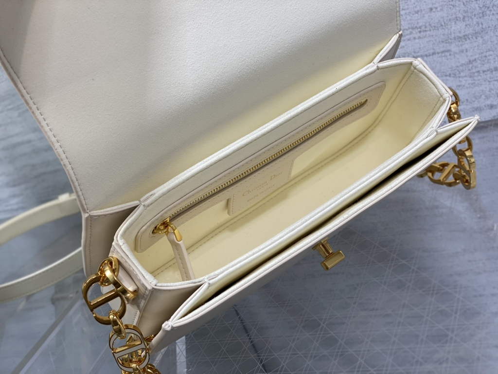 Dior 30 Montaigne Avenue Bag M9260 Dusty Ivory Box Calfskin