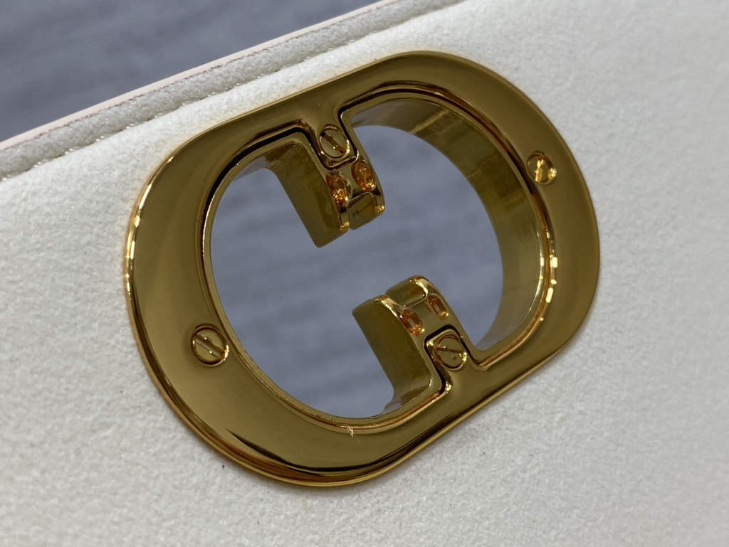 Dior 30 Montaigne Avenue Bag M9260 Dusty Ivory Box Calfskin