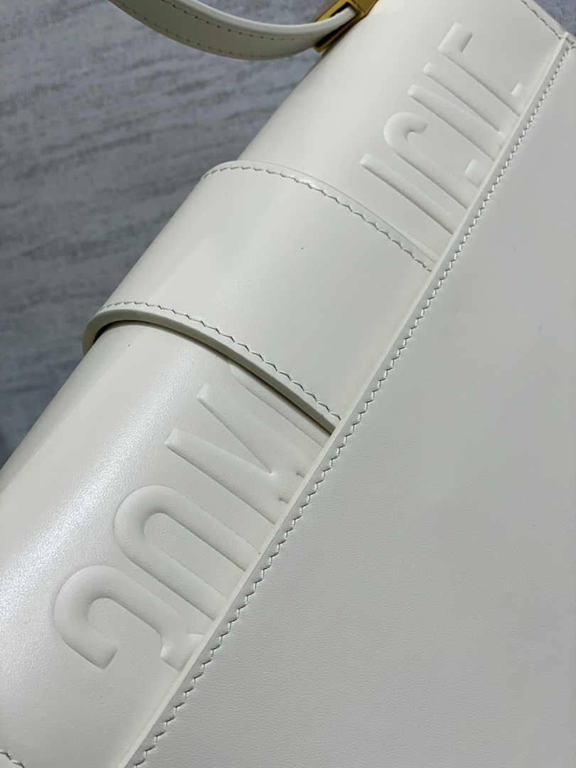 Dior 30 Montaigne Bag White Box Calfskin M9203