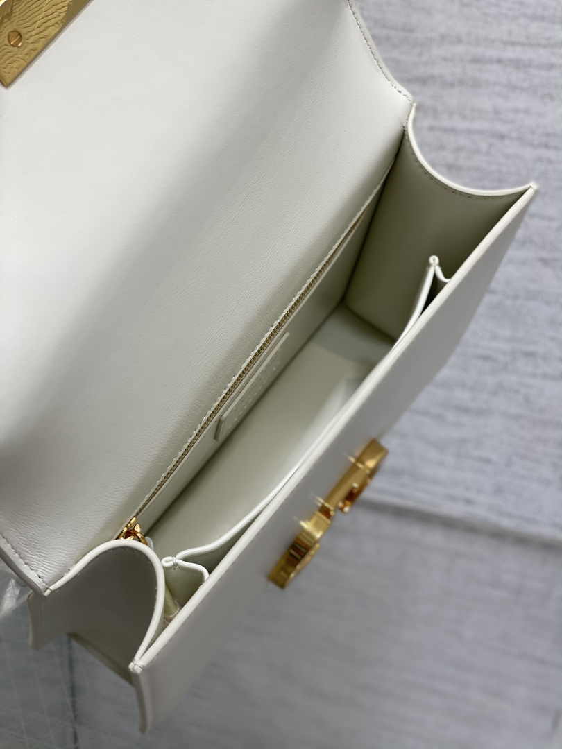 Dior 30 Montaigne Bag White Box Calfskin M9203
