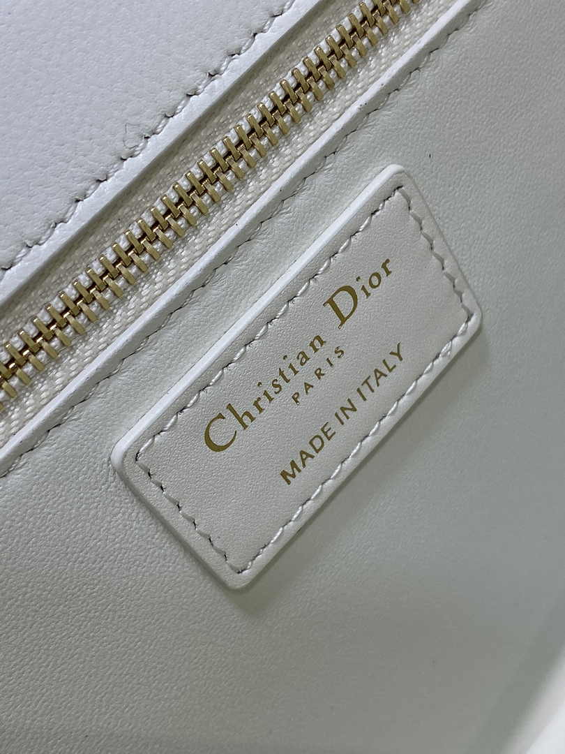 Dior 30 Montaigne Bag White Box Calfskin M9203