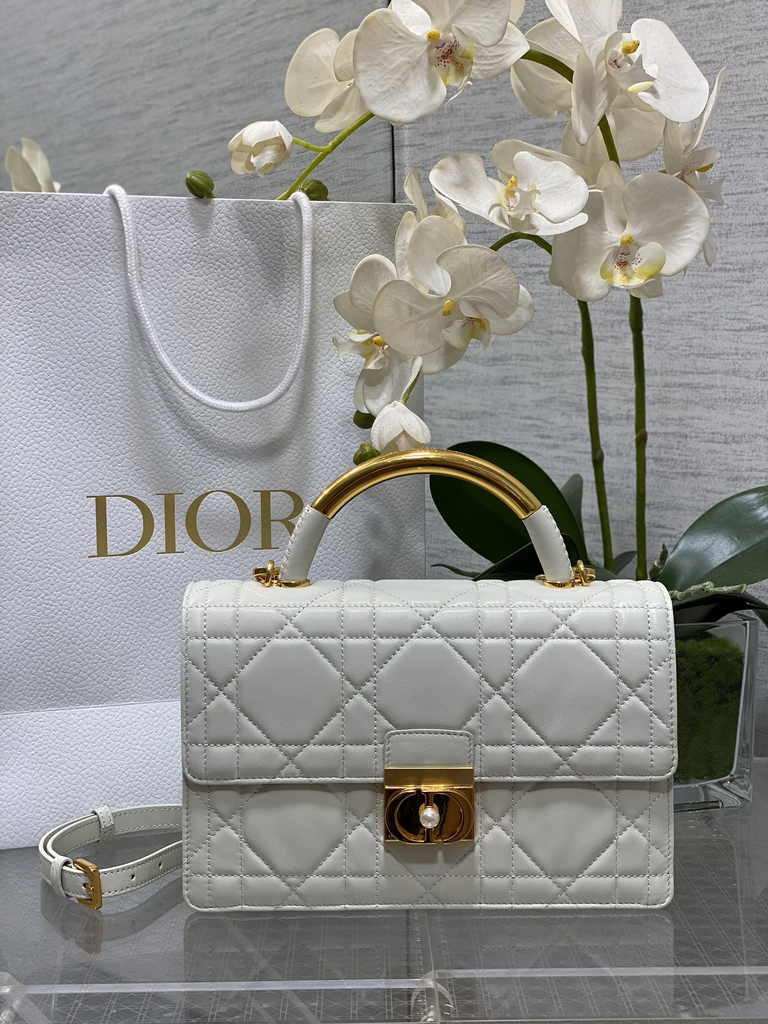 Medium Dior Ange Bag M4402 White Macrocannage Calfskin - Default Title - View 1