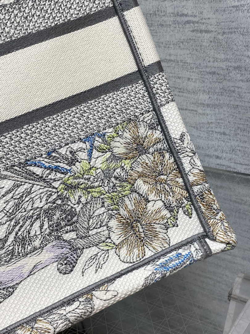 Dior Medium Book Tote M1296 Embroidery M20E6