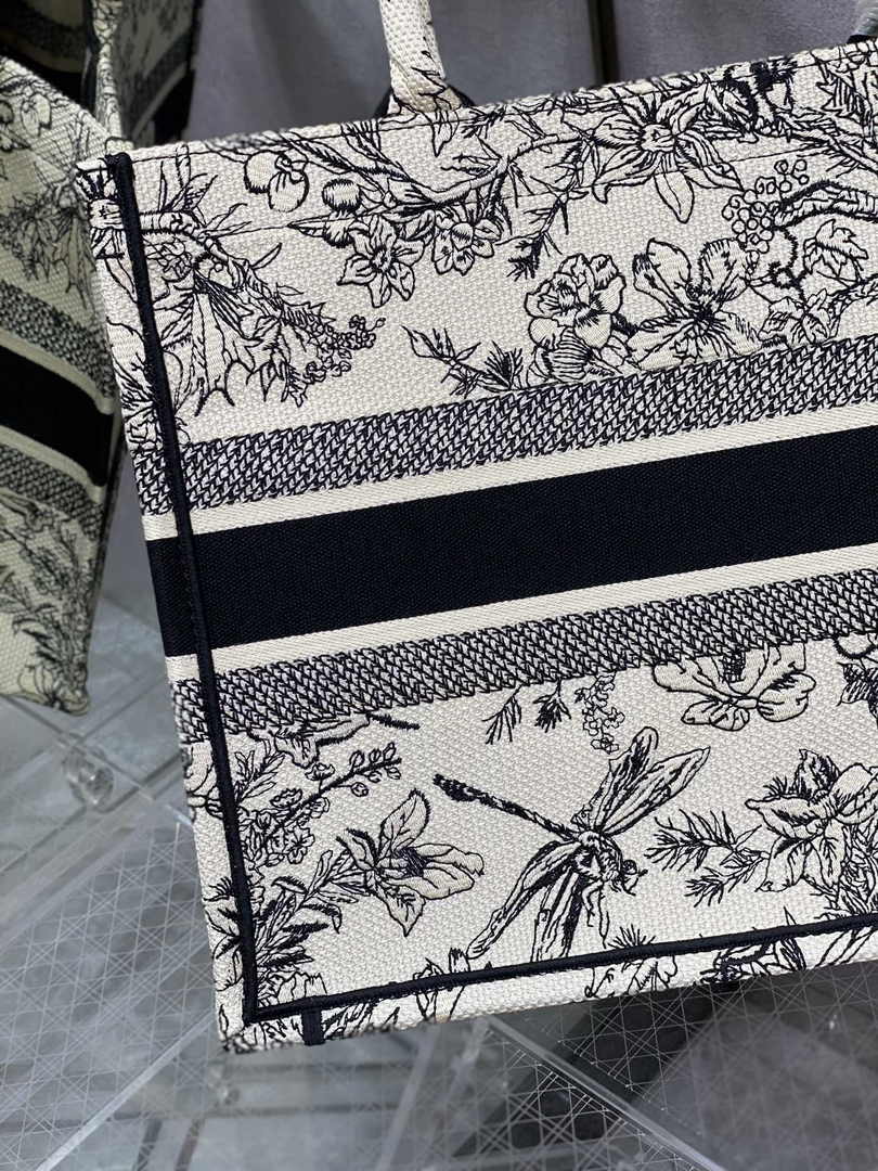 Dior Medium Book Tote M1296 Embroidery M20H0