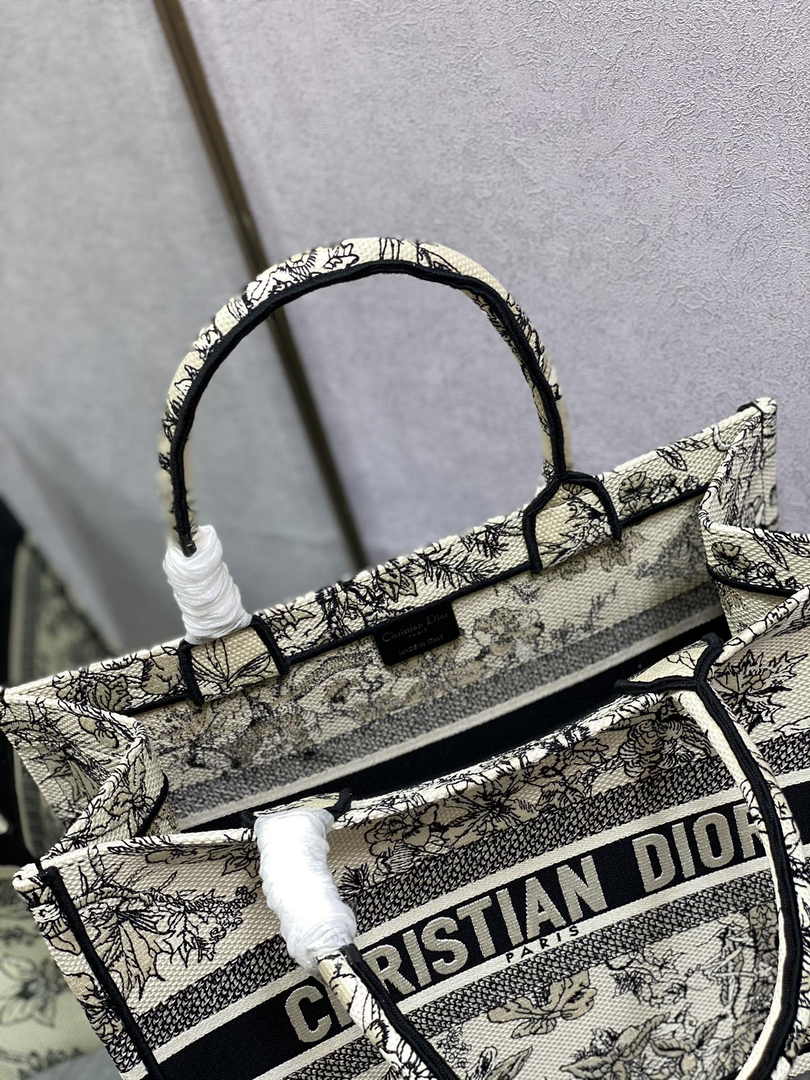 Dior Medium Book Tote M1296 Embroidery M20H0