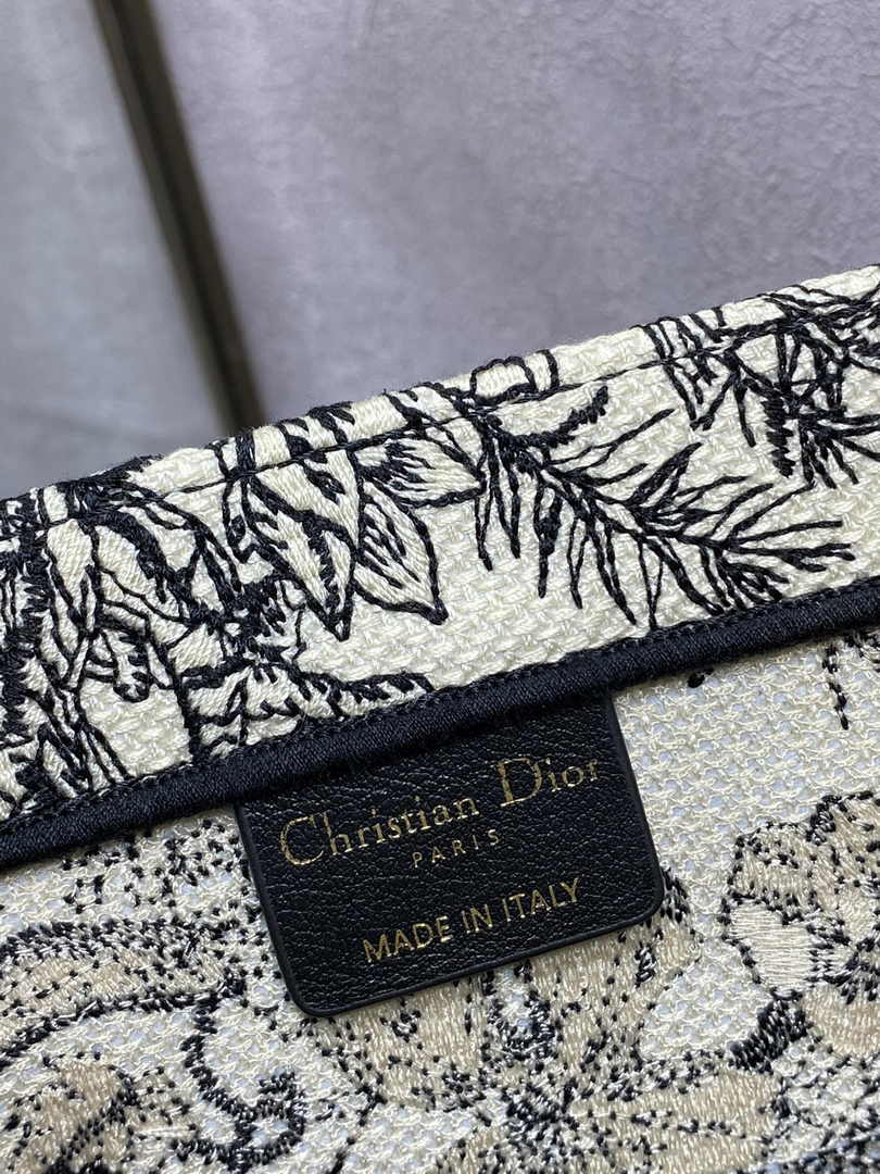Dior Medium Book Tote M1296 Embroidery M20H0