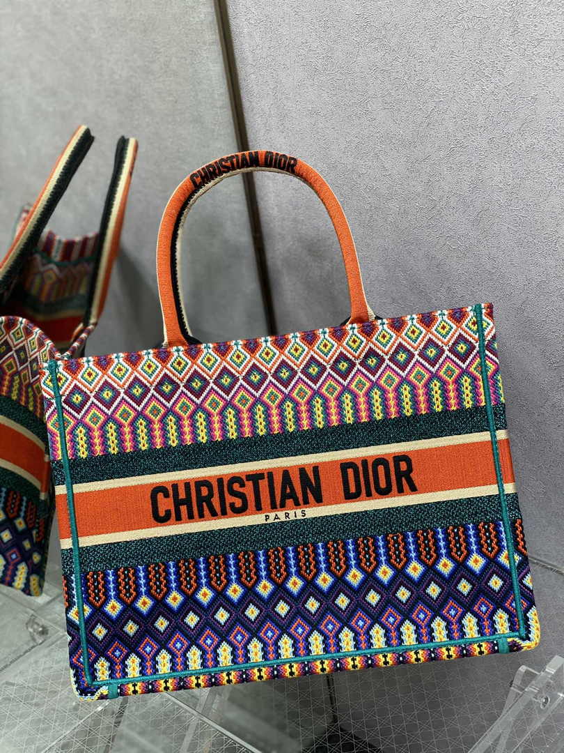 Dior Medium Book Tote M1296 Embroidery M20H3