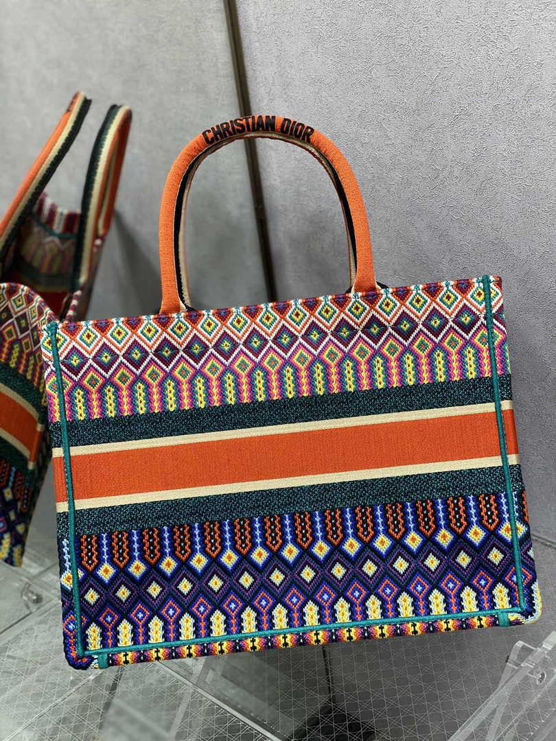 Dior Medium Book Tote M1296 Embroidery M20H3