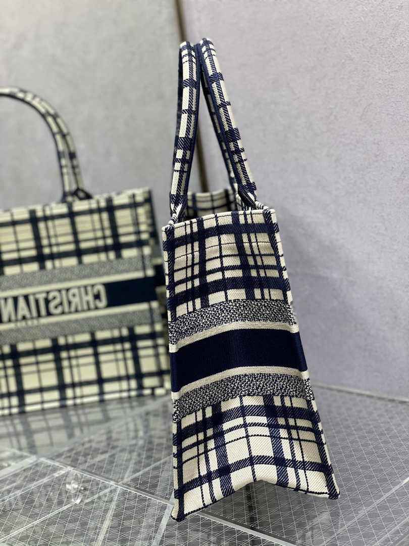 Dior Medium Book Tote M1296 Embroidery M20H8