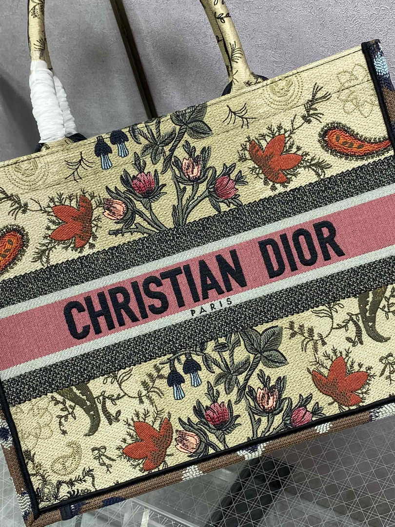 Dior Medium Book Tote M1296 Embroidery M20H4