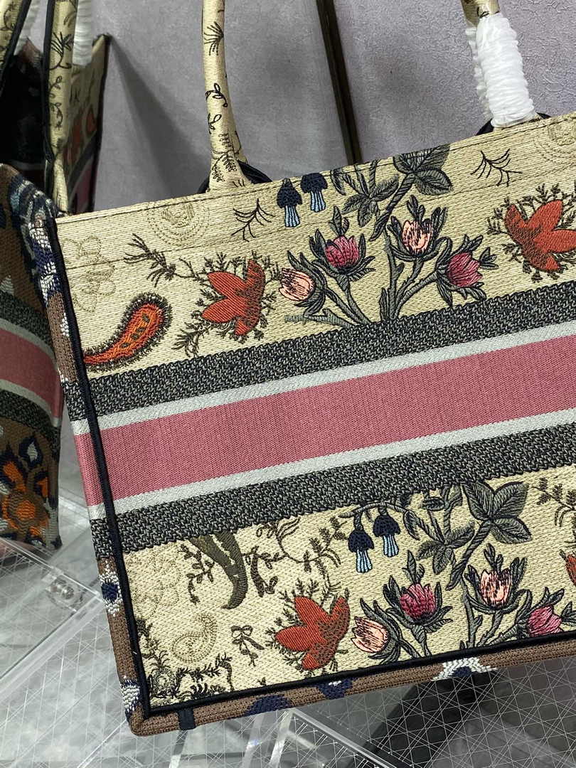 Dior Medium Book Tote M1296 Embroidery M20H4