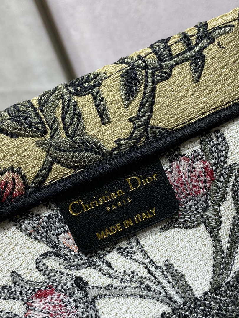 Dior Medium Book Tote M1296 Embroidery M20H4