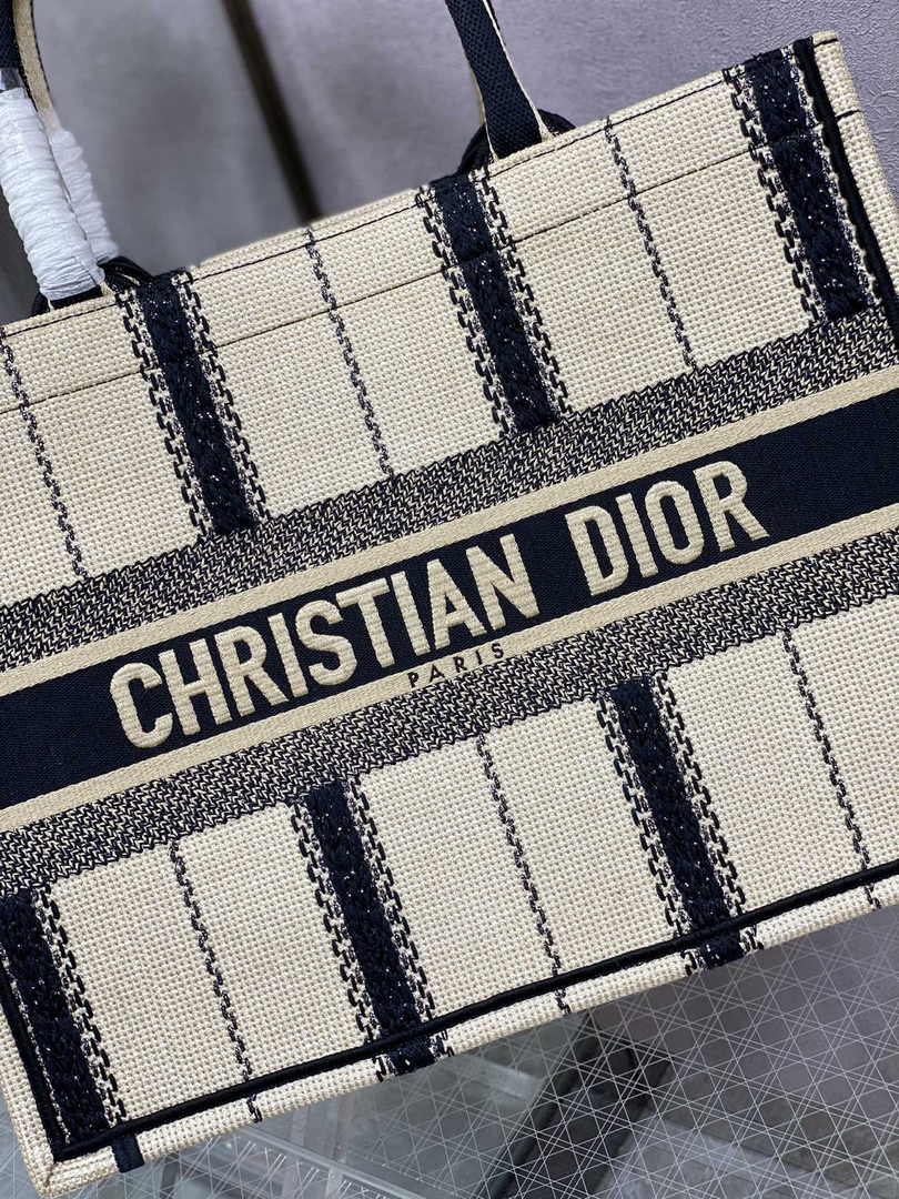 Dior Medium Book Tote M1296 Embroidery M20H9