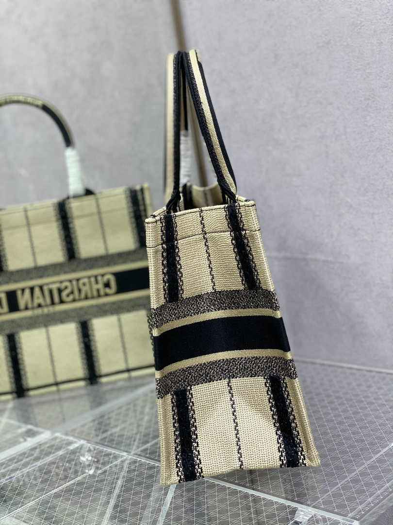 Dior Medium Book Tote M1296 Embroidery M20H9