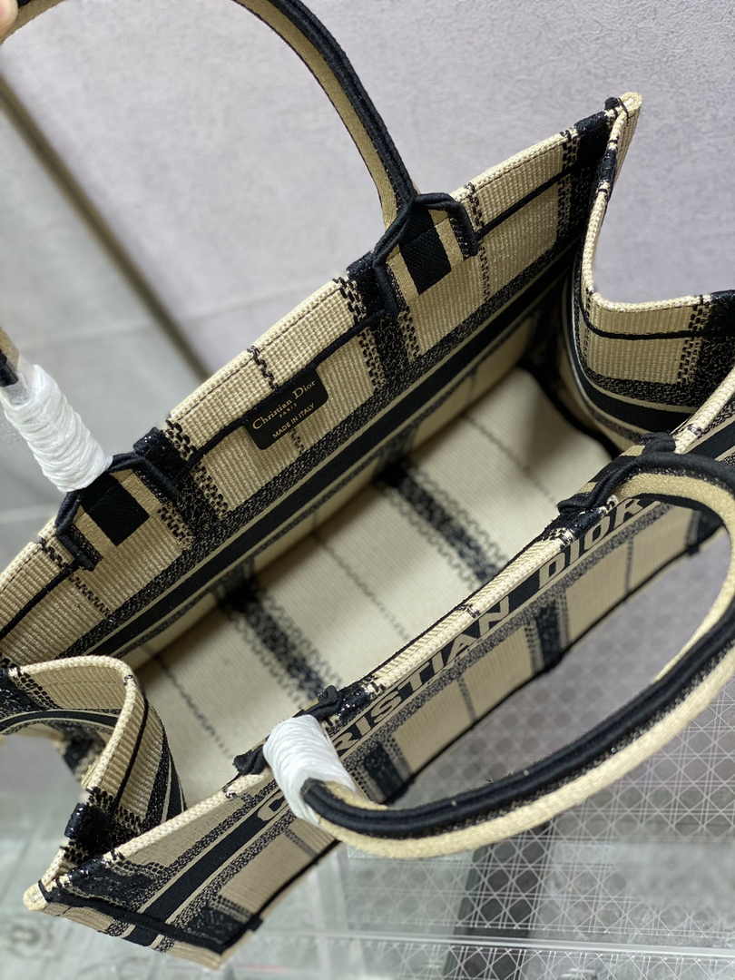 Dior Medium Book Tote M1296 Embroidery M20H9