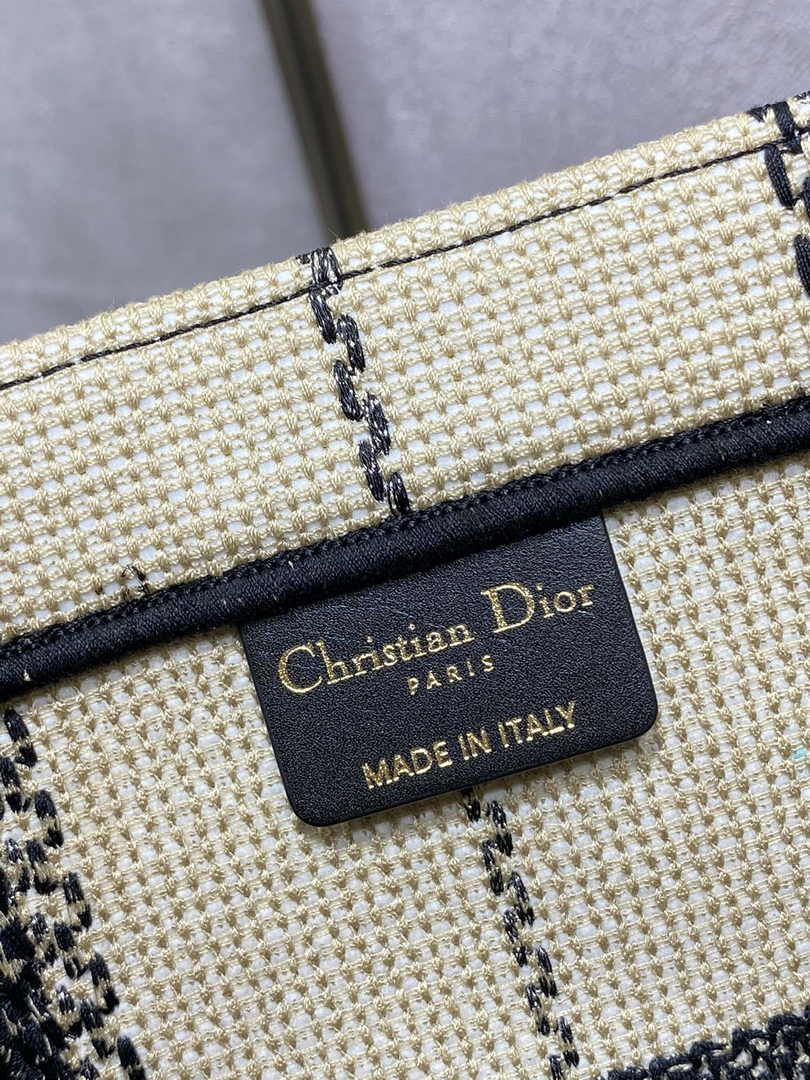 Dior Medium Book Tote M1296 Embroidery M20H9