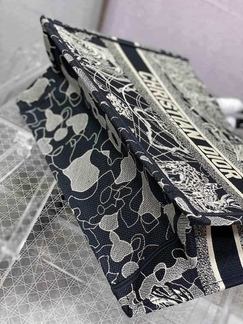 Dior Medium Book Tote M1296 Embroidery M20M3