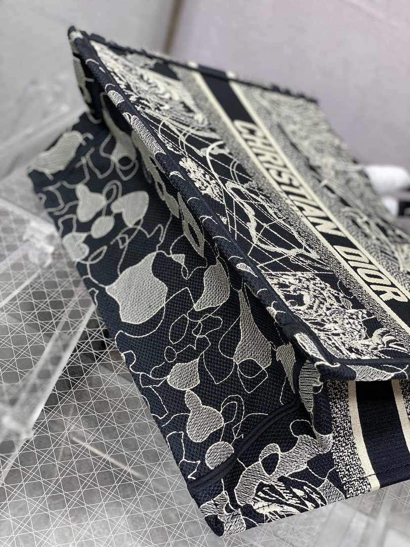 Dior Medium Book Tote M1296 Embroidery M20M3