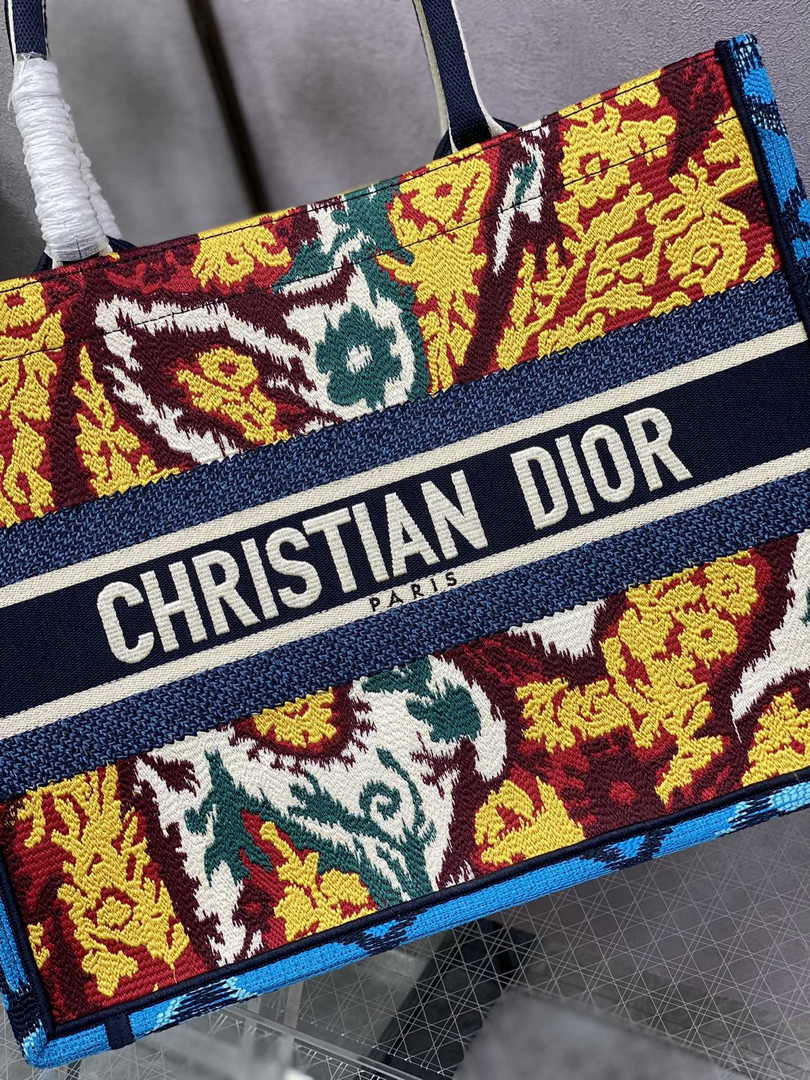 Dior Medium Book Tote M1296 Embroidery M20M6