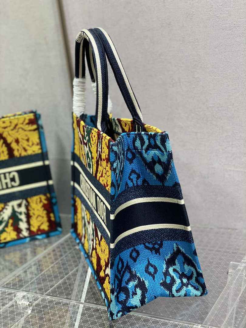 Dior Medium Book Tote M1296 Embroidery M20M6