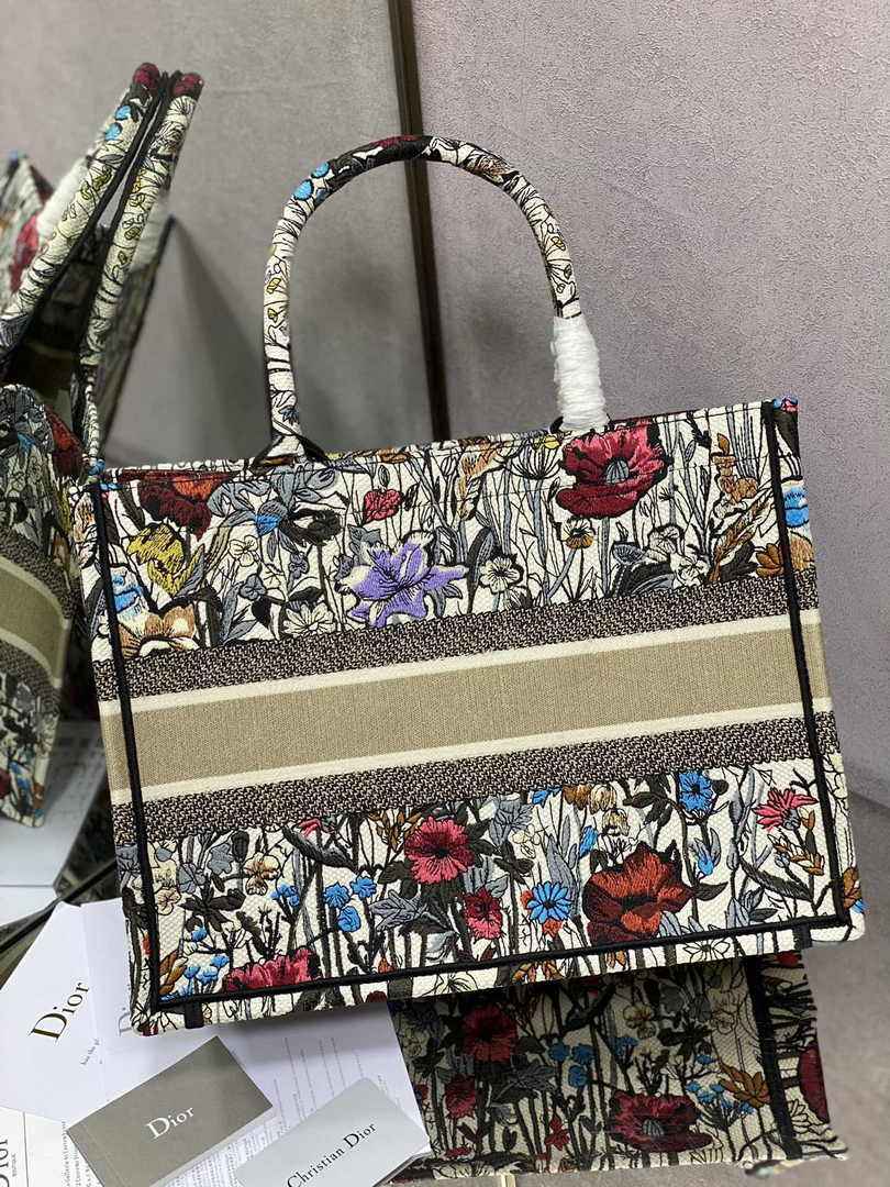Dior Medium Book Tote M1296 Embroidery M20M9