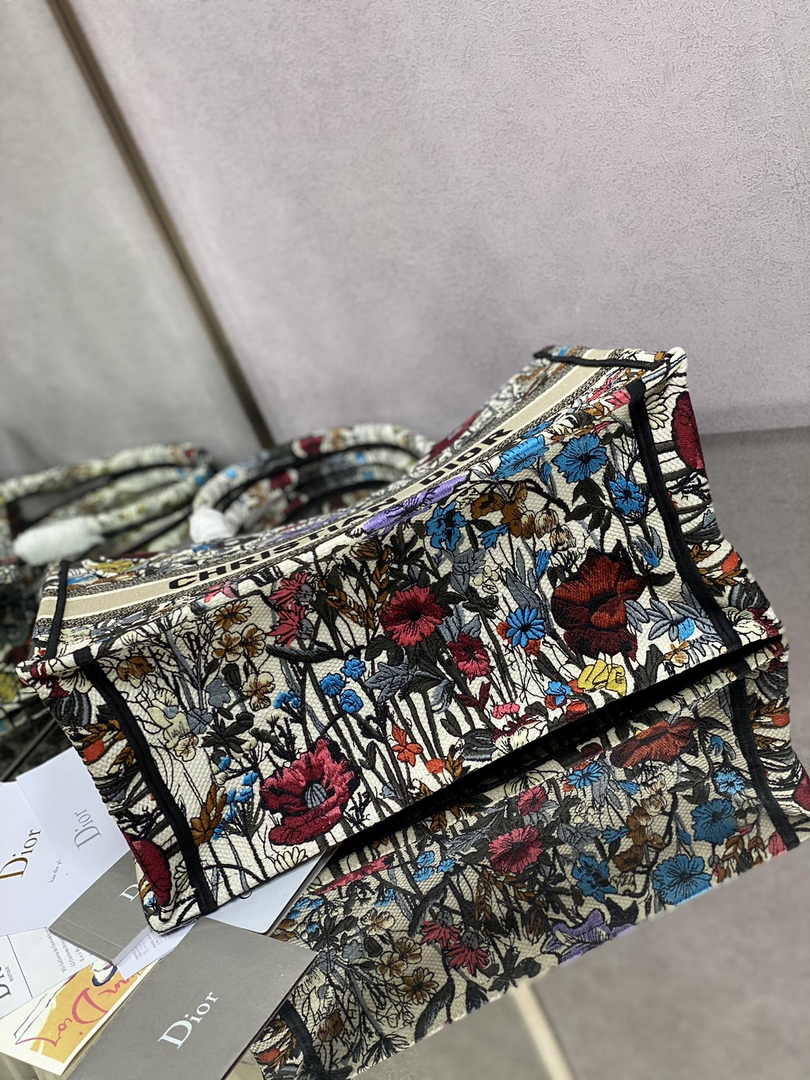Dior Medium Book Tote M1296 Embroidery M20M9