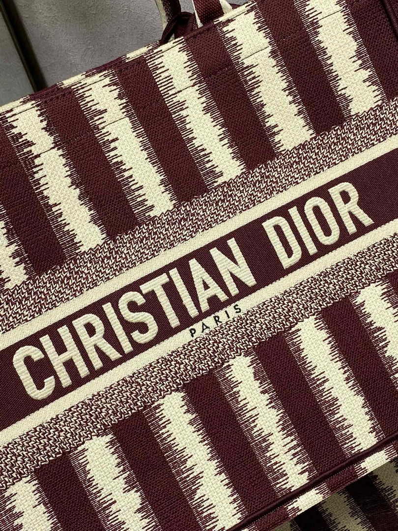 Dior Medium Book Tote M1296 Embroidery M20T5