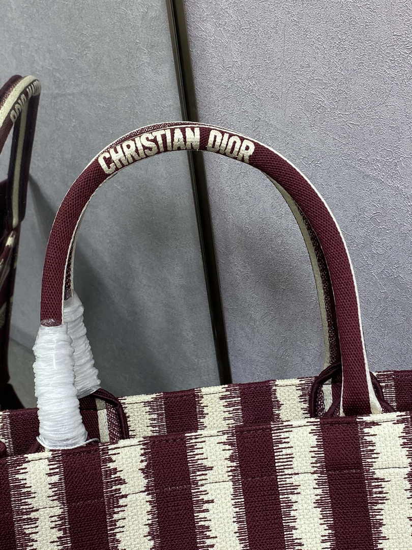 Dior Medium Book Tote M1296 Embroidery M20T5