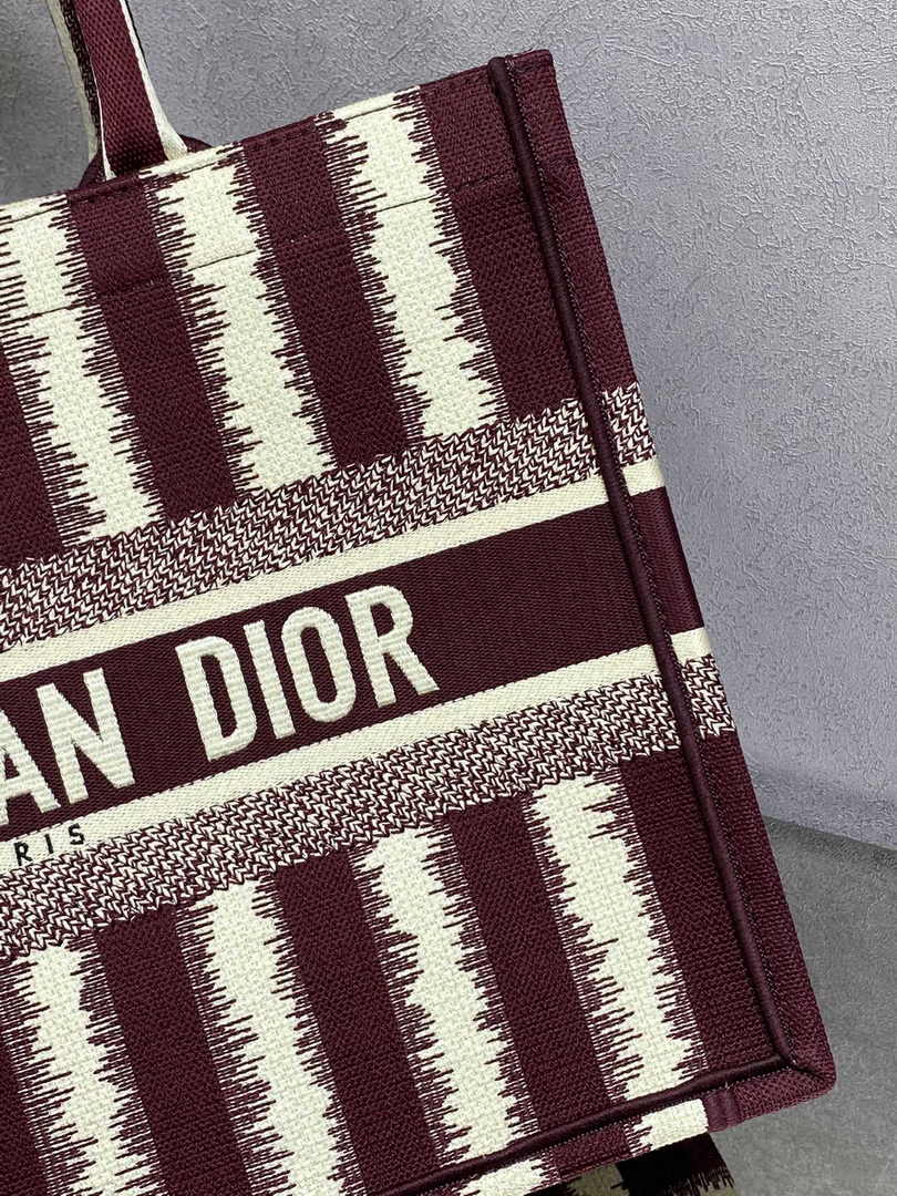 Dior Medium Book Tote M1296 Embroidery M20T5