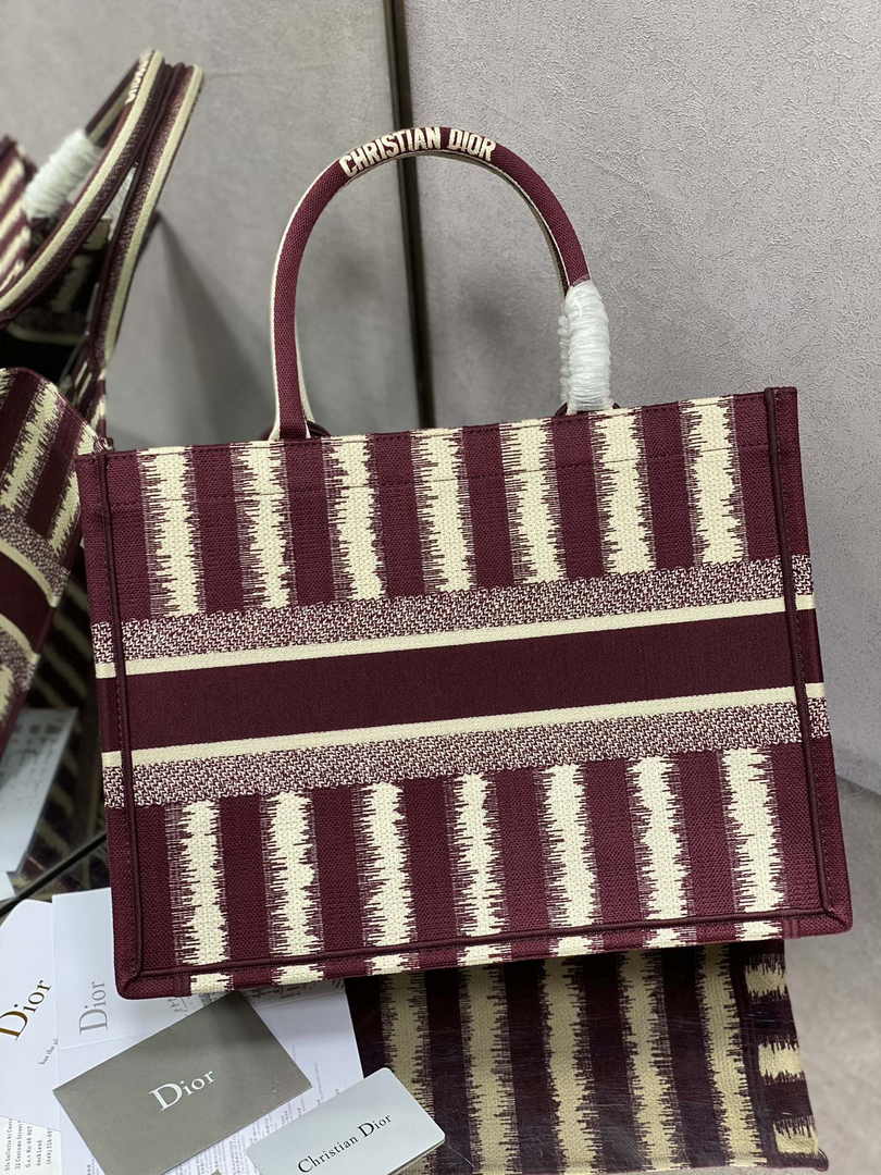 Dior Medium Book Tote M1296 Embroidery M20T5