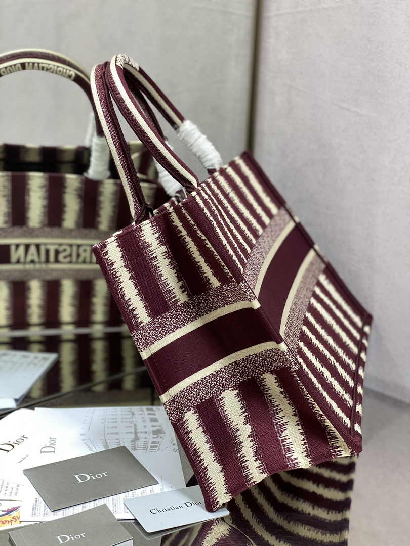 Dior Medium Book Tote M1296 Embroidery M20T5