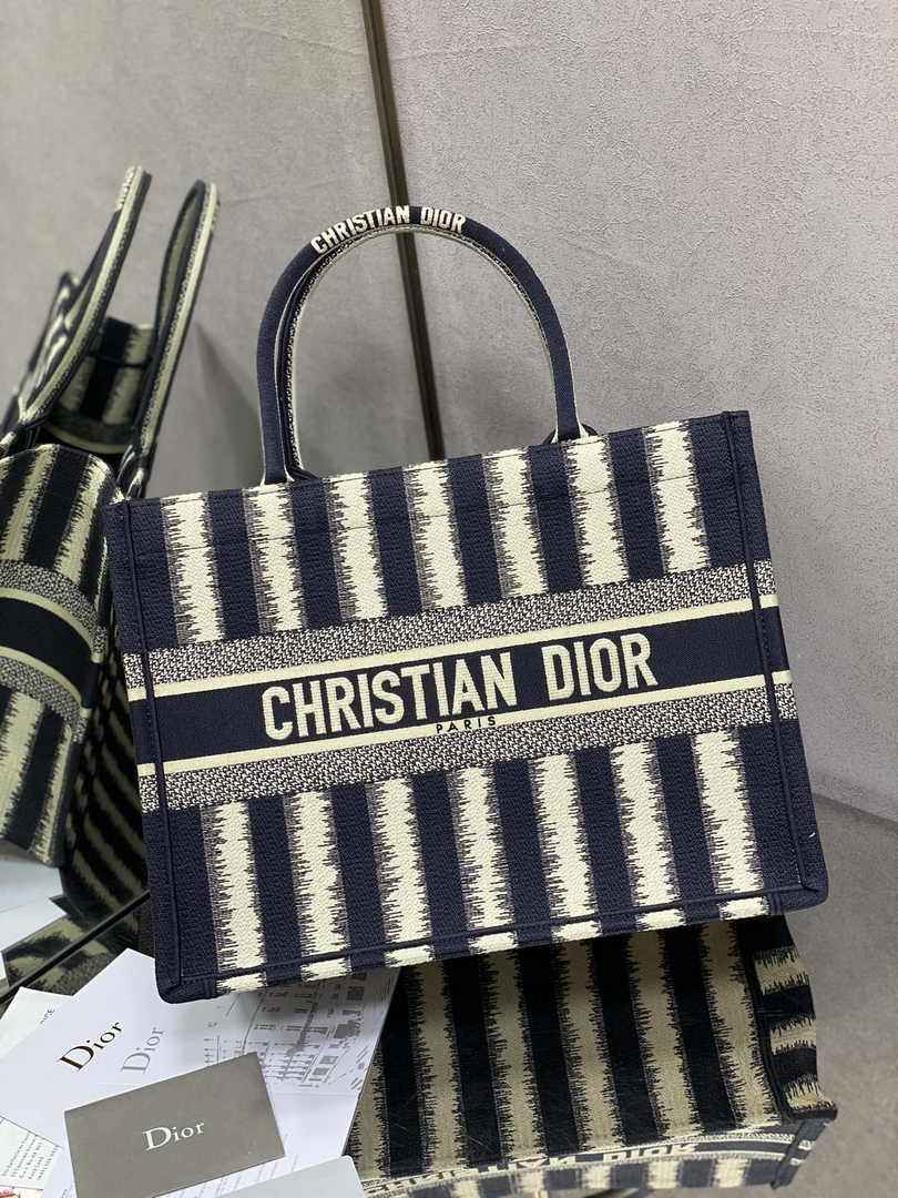 Dior Medium Book Tote M1296 Embroidery M20T8