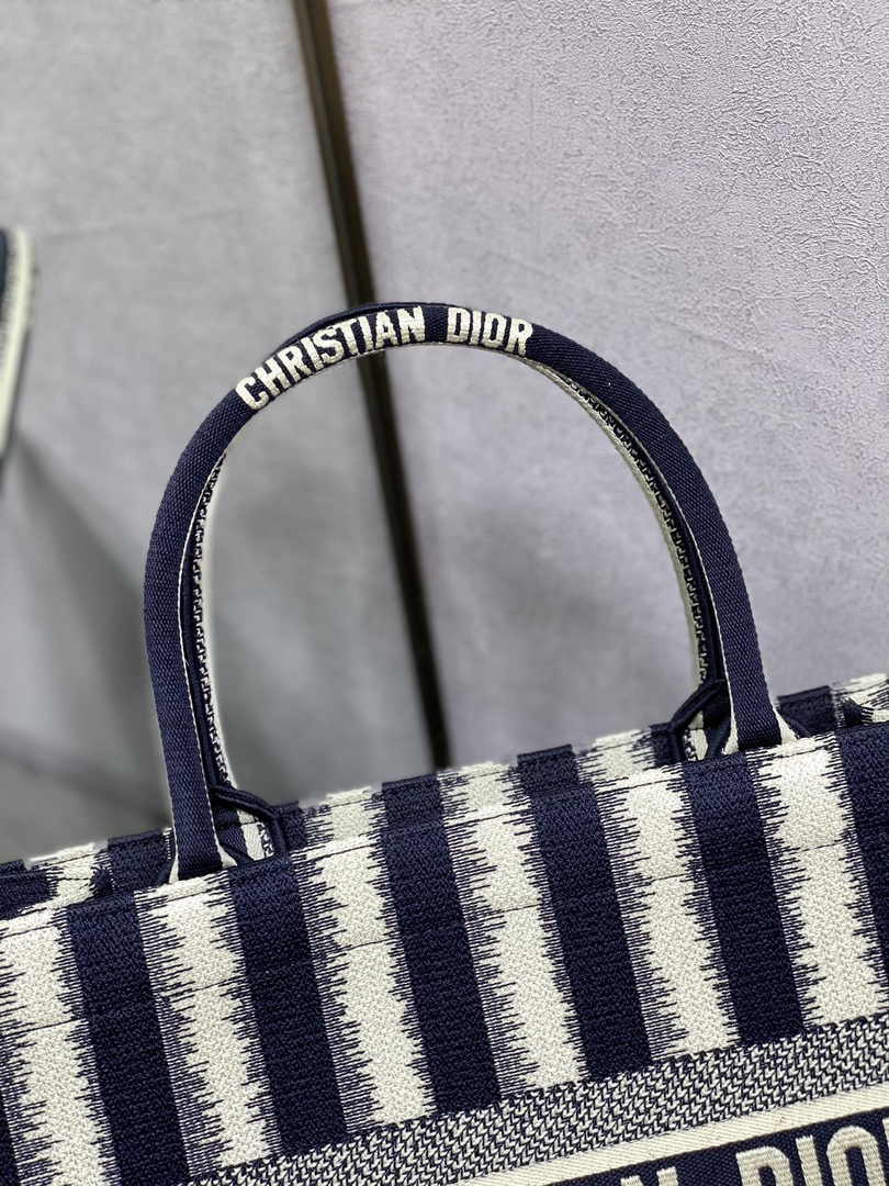 Dior Medium Book Tote M1296 Embroidery M20T8